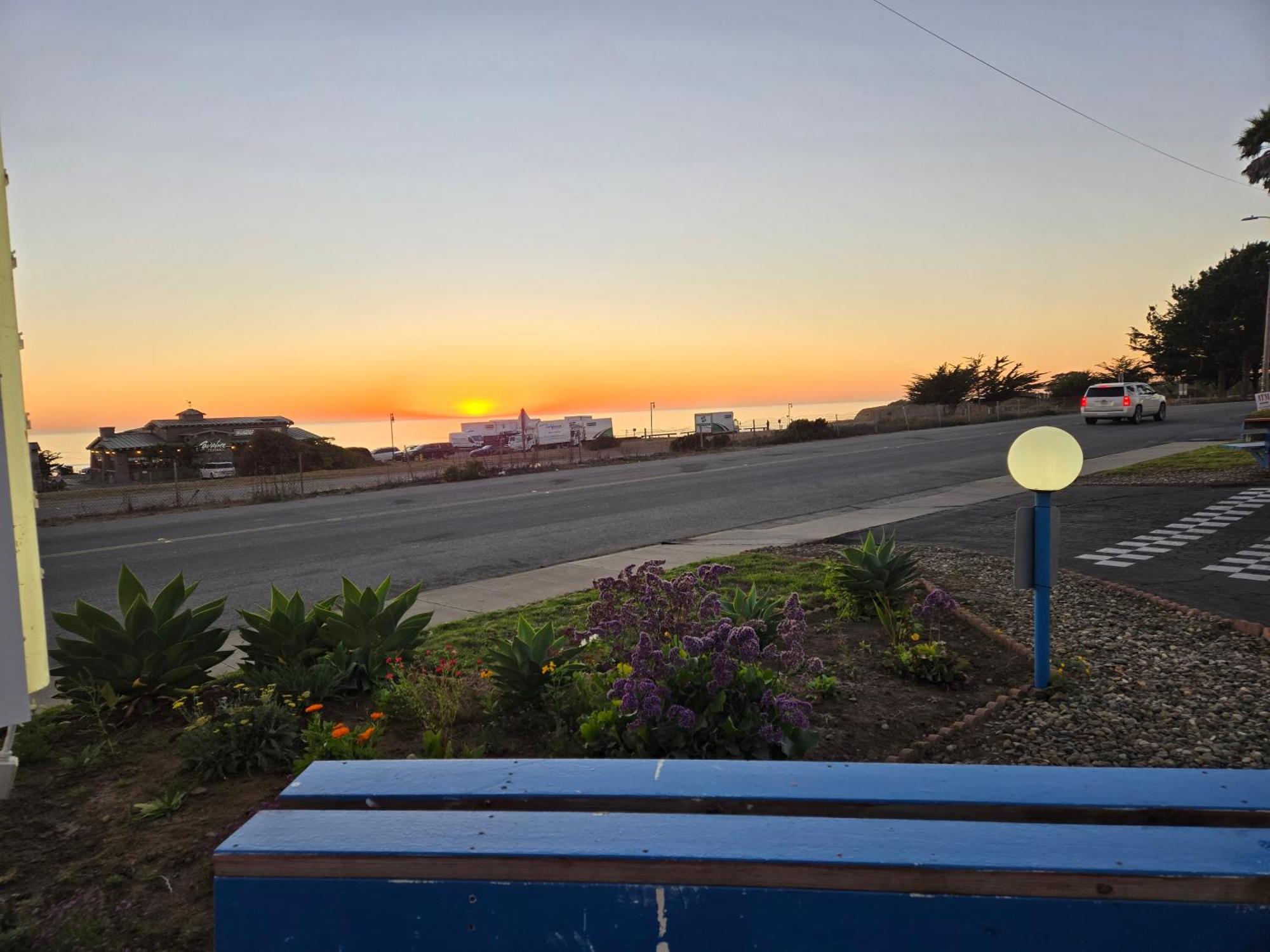 Coast Riders Inn San Simeon Exterior photo